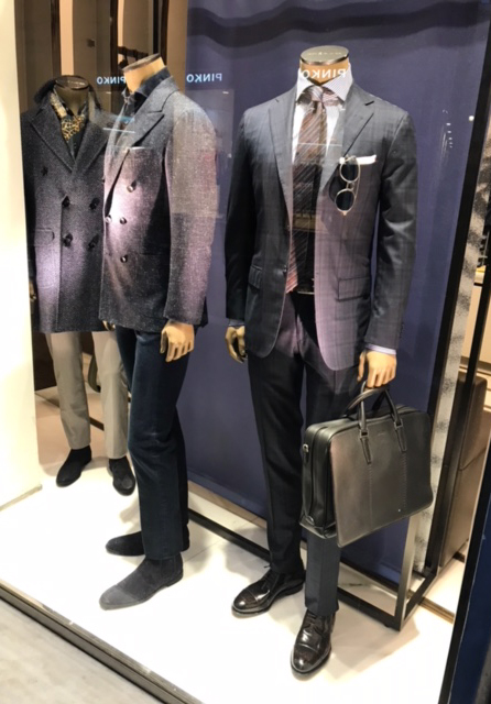 アイロンがけされたビジネススーツ